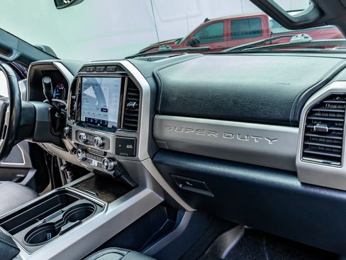 Used 2022 Ford F250 Lariat w/ Lariat Ultimate Package AWD/4WD image 17