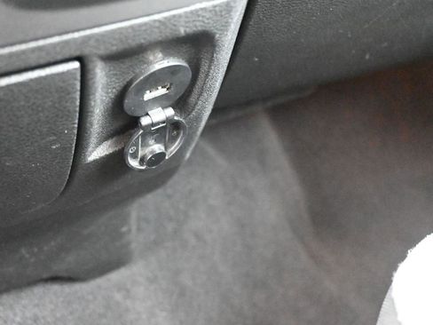 Used 2022 RAM 1500 Classic SLT image 9