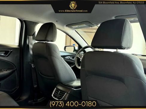 Used 2017 Chevrolet Malibu LT image 25