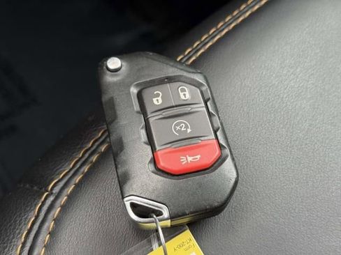 Used 2023 Jeep Gladiator Overland image 28