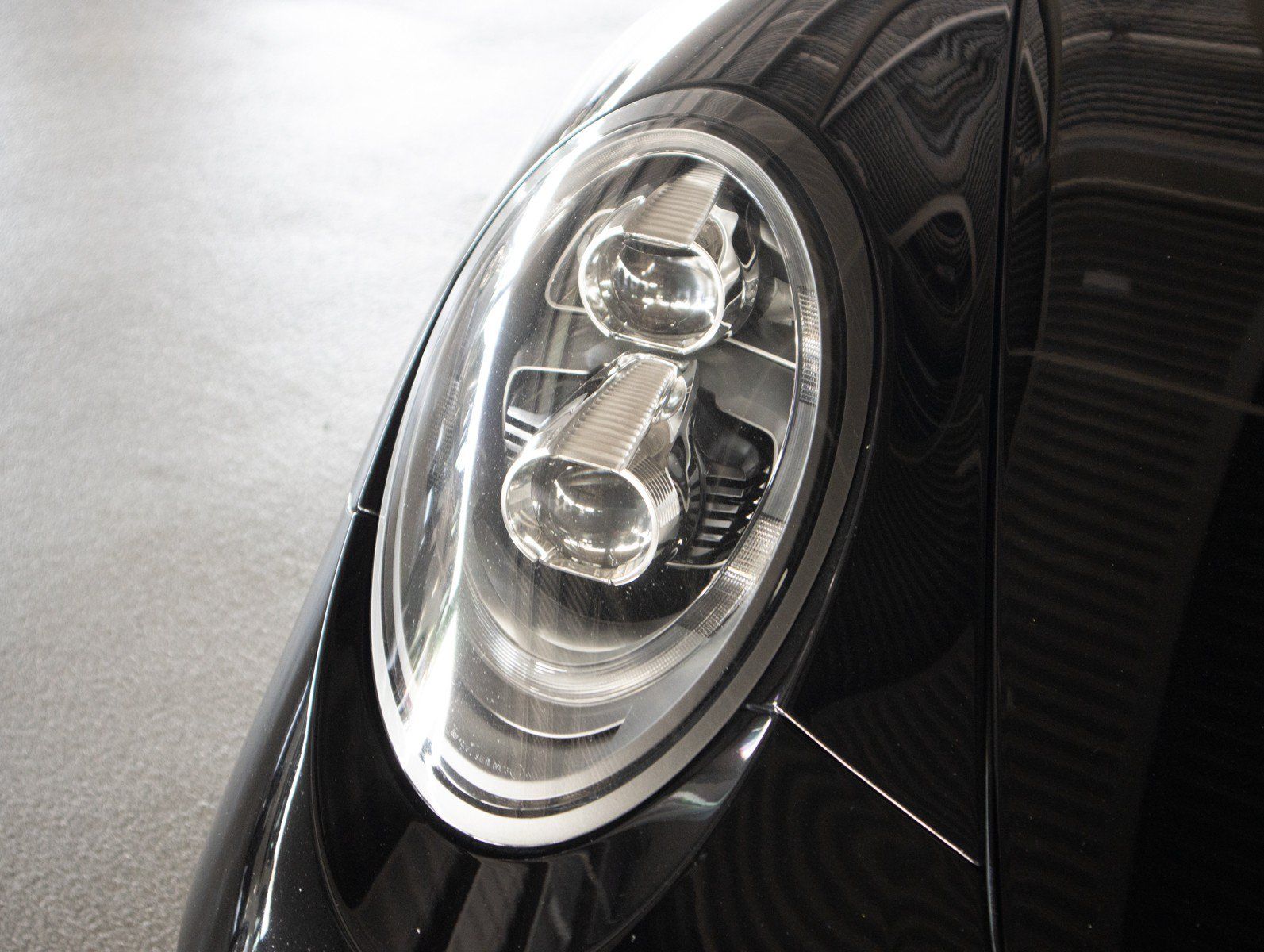 Certified 2018 Porsche 911 Carrera T RWD image 34