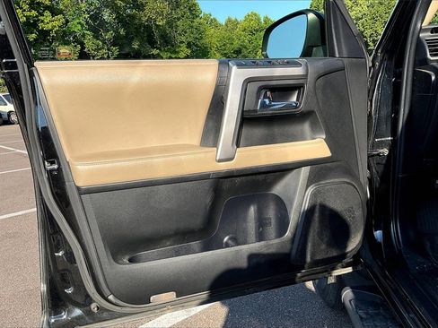 Used 2018 Toyota 4Runner SR5 Premium image 23