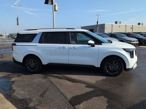 New 2026 Kia Carnival EX image 2