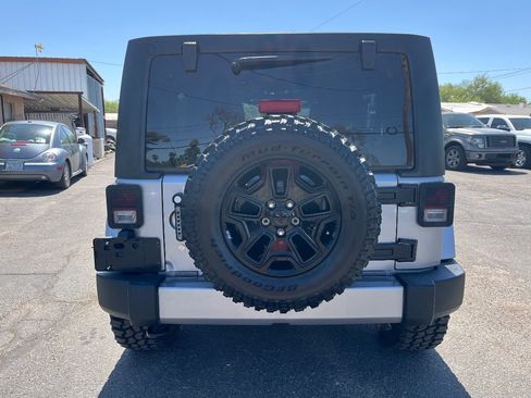 Used 2018 Jeep Wrangler Unlimited Sahara w/ Connectivity Group AWD/4WD image 6