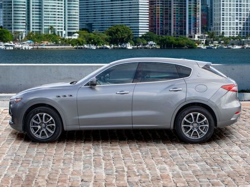 Used 2019 Maserati Levante image 8