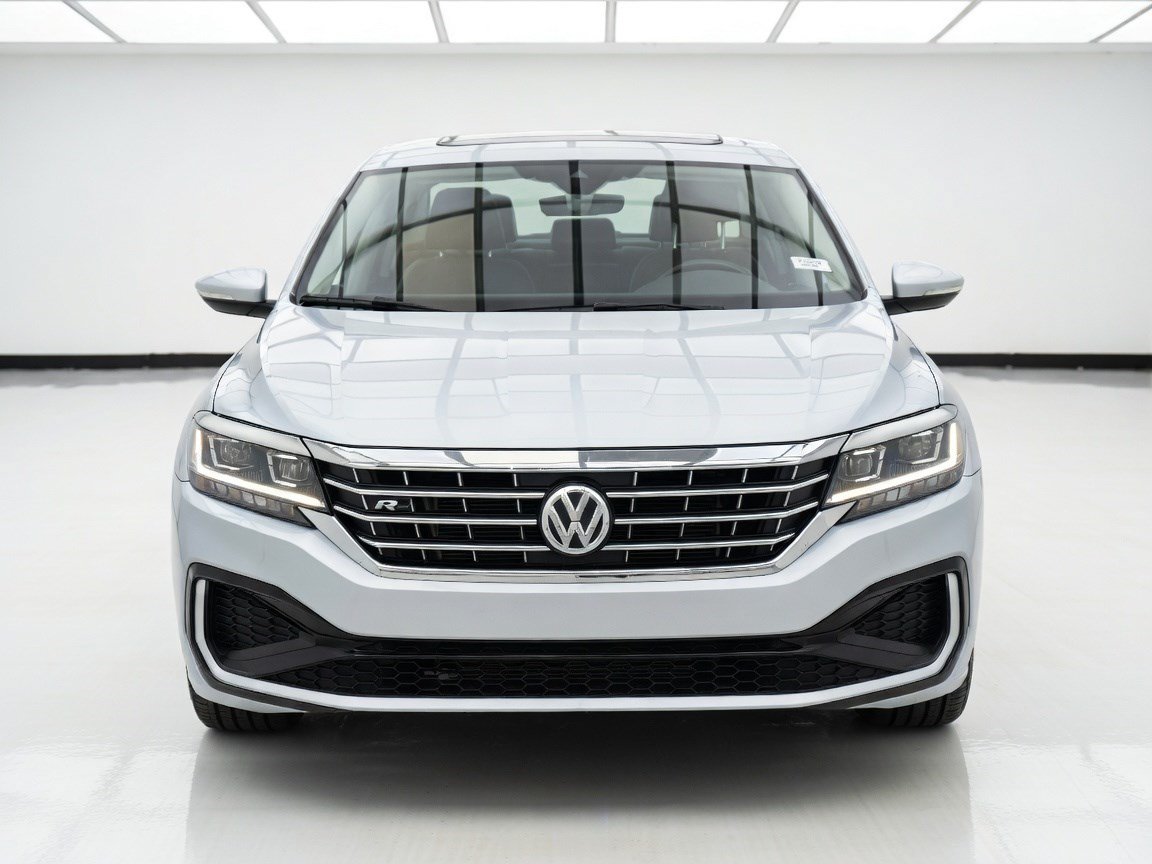 Used 2020 Volkswagen Passat 2.0T R-Line FWD image 2