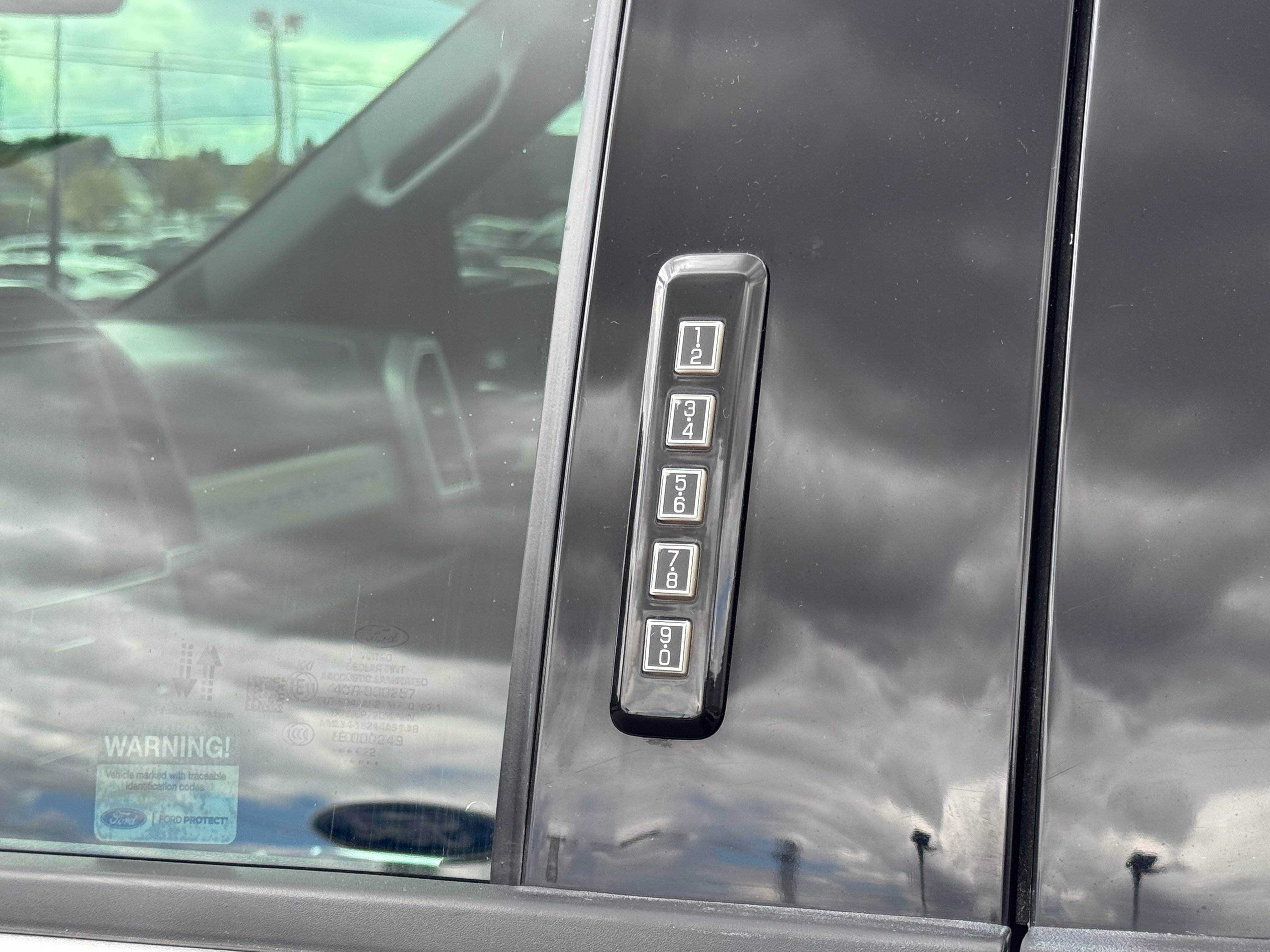 Used 2022 Ford F250 Lariat w/ Black Appearance Package AWD/4WD image 58