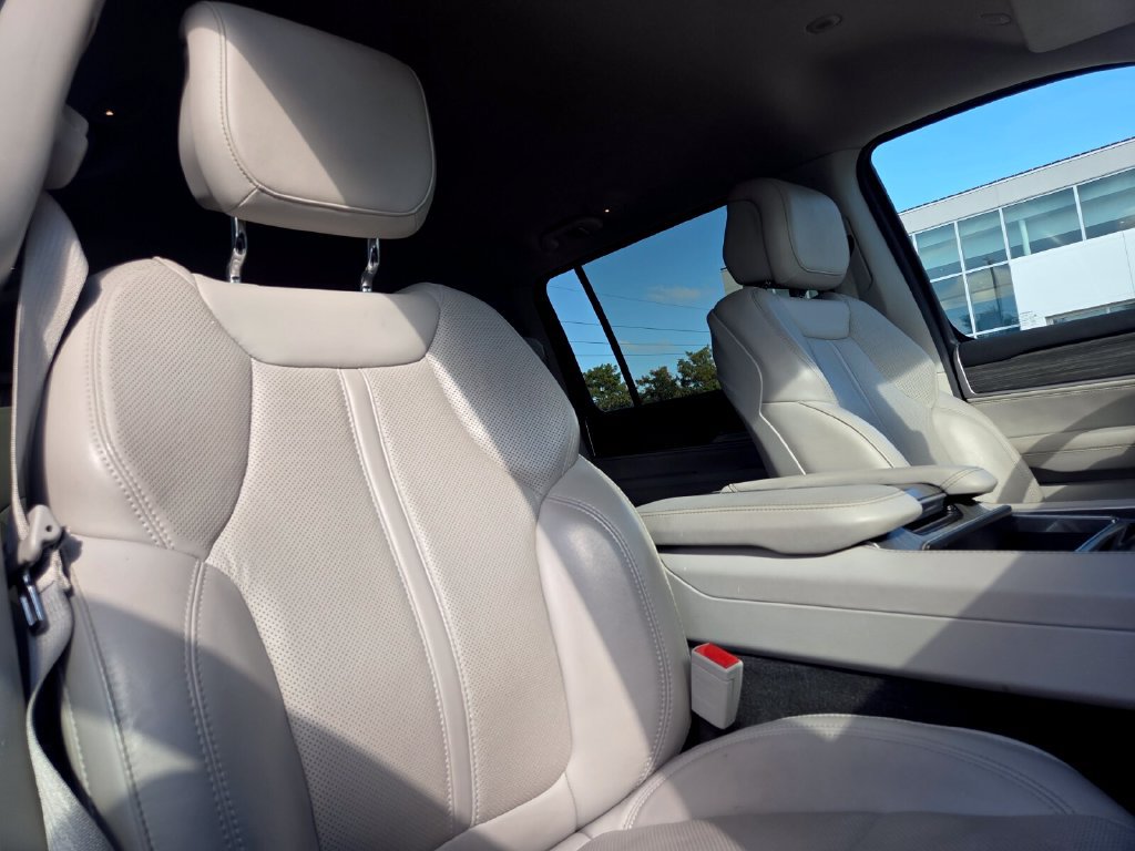 Used 2024 Jeep Wagoneer Series II w/ Flexible Seating Group RWD image 28