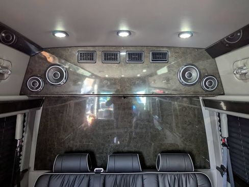 Used 2017 Mercedes-Benz Sprinter 2500 image 45