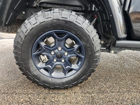 Used 2023 Jeep Gladiator Willys image 12