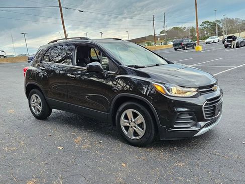 Used 2020 Chevrolet Trax LT w/ LT Convenience Package image 1