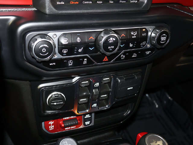 Used 2022 Jeep Wrangler Unlimited Rubicon w/ Cold Weather Group AWD/4WD image 24