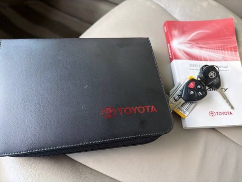 Used 2009 Toyota Camry XLE FWD image 24