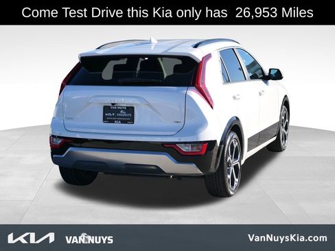 Used 2023 Kia Niro EX Touring image 3