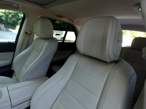 Used 2020 Mercedes-Benz GLE 350 4MATIC w/ AMG Line Exterior image 17