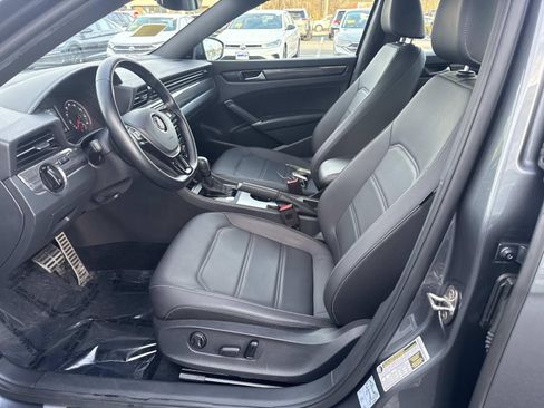 Certified 2022 Volkswagen Passat 2.0T R-Line image 18