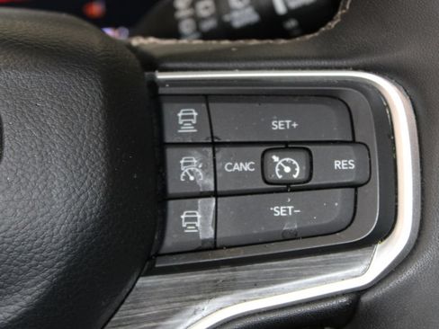 Used 2024 Jeep Wagoneer Series III AWD/4WD image 18