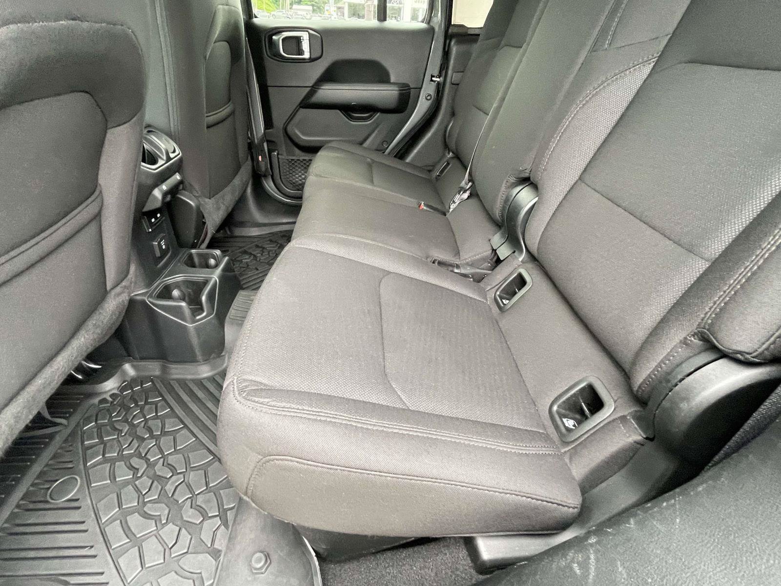 Used 2023 Jeep Gladiator Overland AWD/4WD image 10