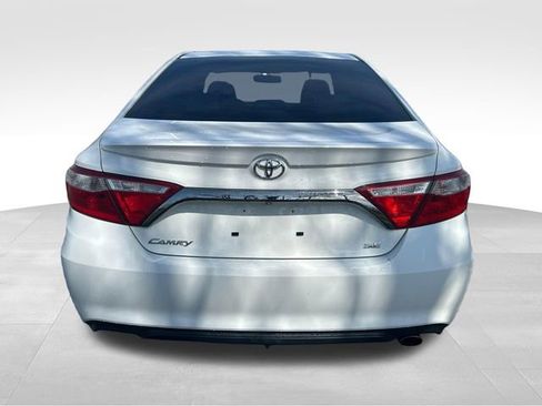 Used 2015 Toyota Camry SE image 4
