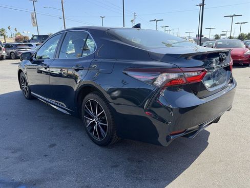 Used 2021 Toyota Camry SE w/ Convenience Package FWD image 4