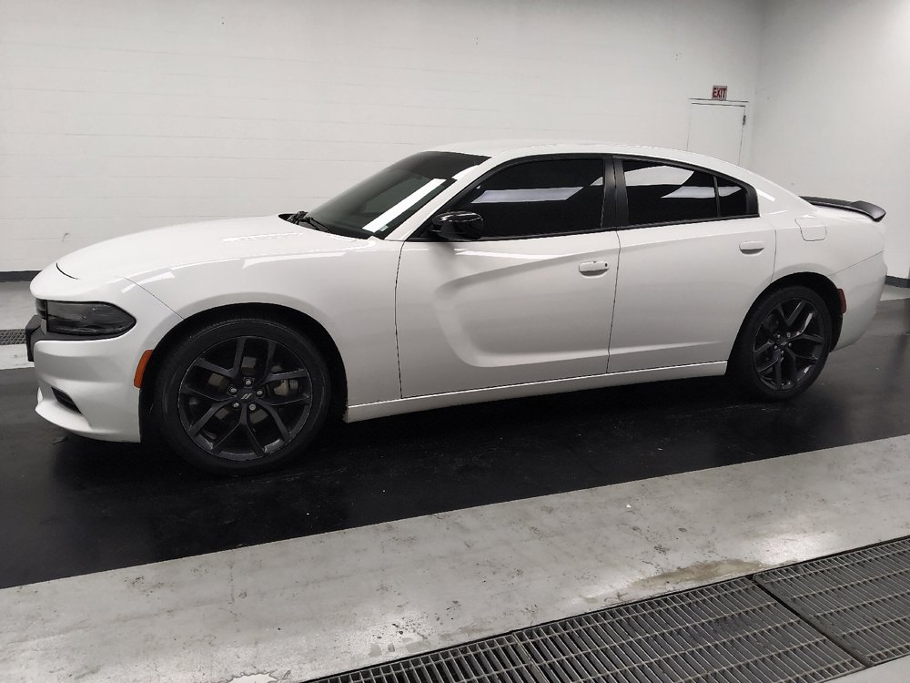 Used 2021 Dodge Charger SXT w/ Blacktop Package RWD image 2