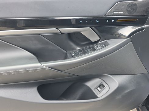 Used 2025 BMW 530i w/ Premium Package image 22