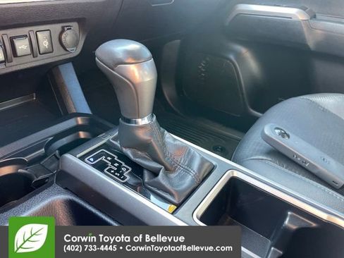 Used 2022 Toyota Tacoma Limited AWD/4WD image 15