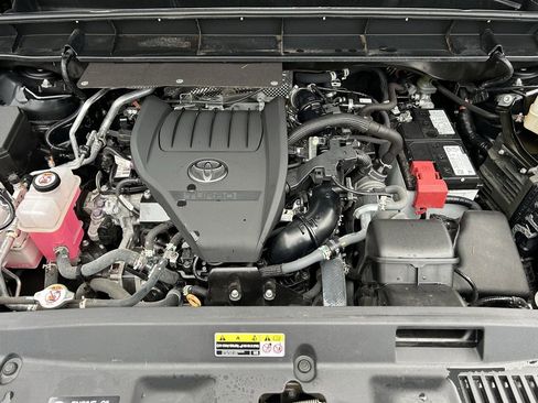 Certified 2023 Toyota Highlander L image 23