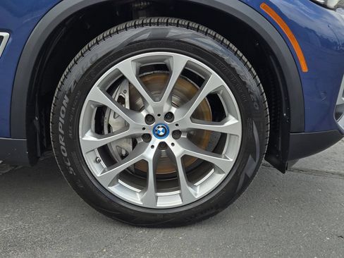 Used 2022 BMW X5 xDrive45e w/ Premium Package AWD/4WD image 11
