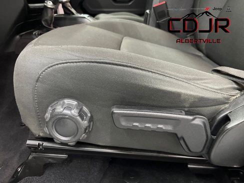 Used 2020 Jeep Wrangler Unlimited Sahara AWD/4WD image 29