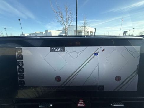 Used 2024 Kia Sportage EX image 18