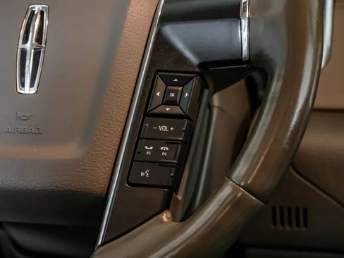 Used 2015 Lincoln Navigator 2WD image 16