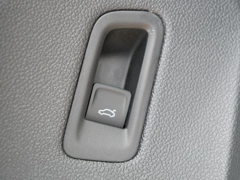 Used 2026 Volkswagen Atlas Cross Sport SEL R-Line AWD/4WD image 35