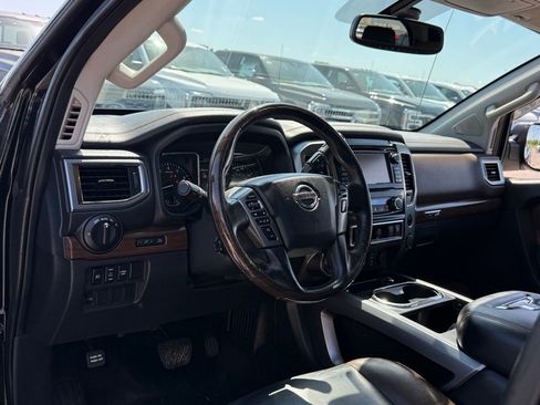 Used 2018 Nissan Titan Platinum Reserve AWD/4WD image 4