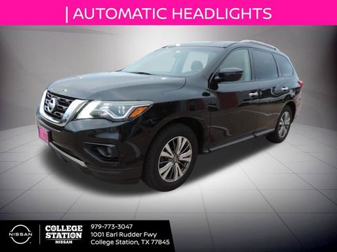 Used 2020 Nissan Pathfinder SV image 8
