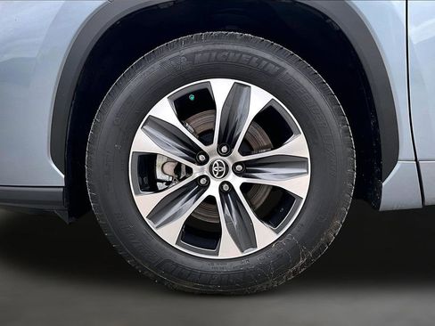 Used 2020 Toyota Highlander XLE image 35