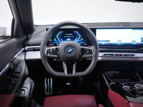 Used 2024 BMW i5 eDrive40i w/ M Sport Package image 11