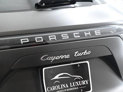 Used 2019 Porsche Cayenne Turbo w/ Sportdesign Package image 12