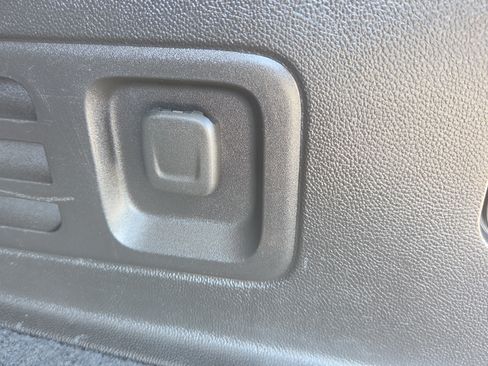Used 2021 Chevrolet Traverse LS w/ LPO, Blackout Package AWD/4WD image 39
