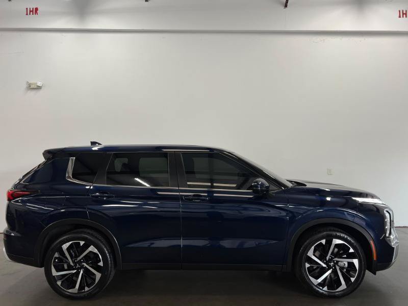 Used 2023 Mitsubishi Outlander SE FWD image 2