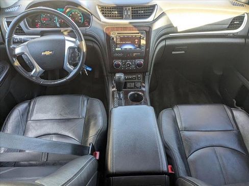 Used 2017 Chevrolet Traverse LT image 16