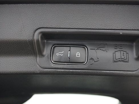 Used 2022 Ford Explorer XLT w/ Equipment Group 202A image 65