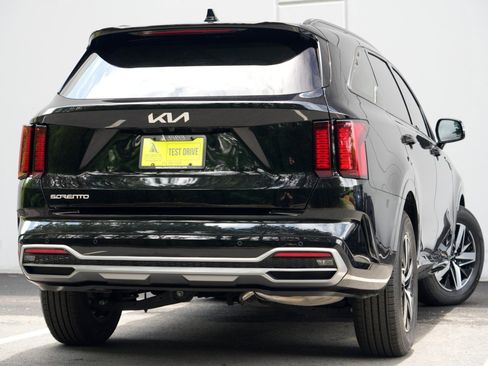 Used 2023 Kia Sorento S w/ Panoramic Sunroof Package FWD image 4