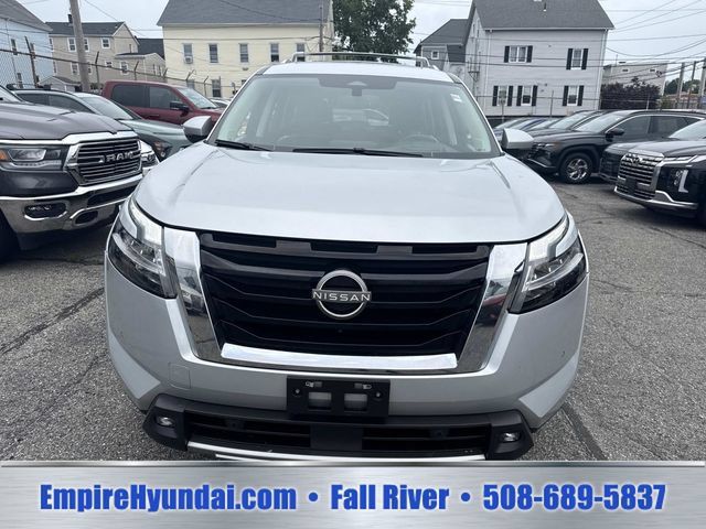 Used 2022 Nissan Pathfinder Platinum w/ Lighting Package (N92) AWD/4WD image 11