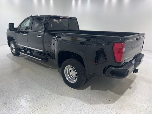 Used 2024 Chevrolet Silverado 3500 High Country image 2