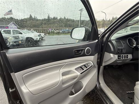 Used 2013 Toyota Tacoma 4x4 Double Cab w/ TRD Sport Pkg image 12