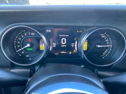 Used 2023 Jeep Wrangler Unlimited Sahara w/ Cold Weather Group AWD/4WD image 31