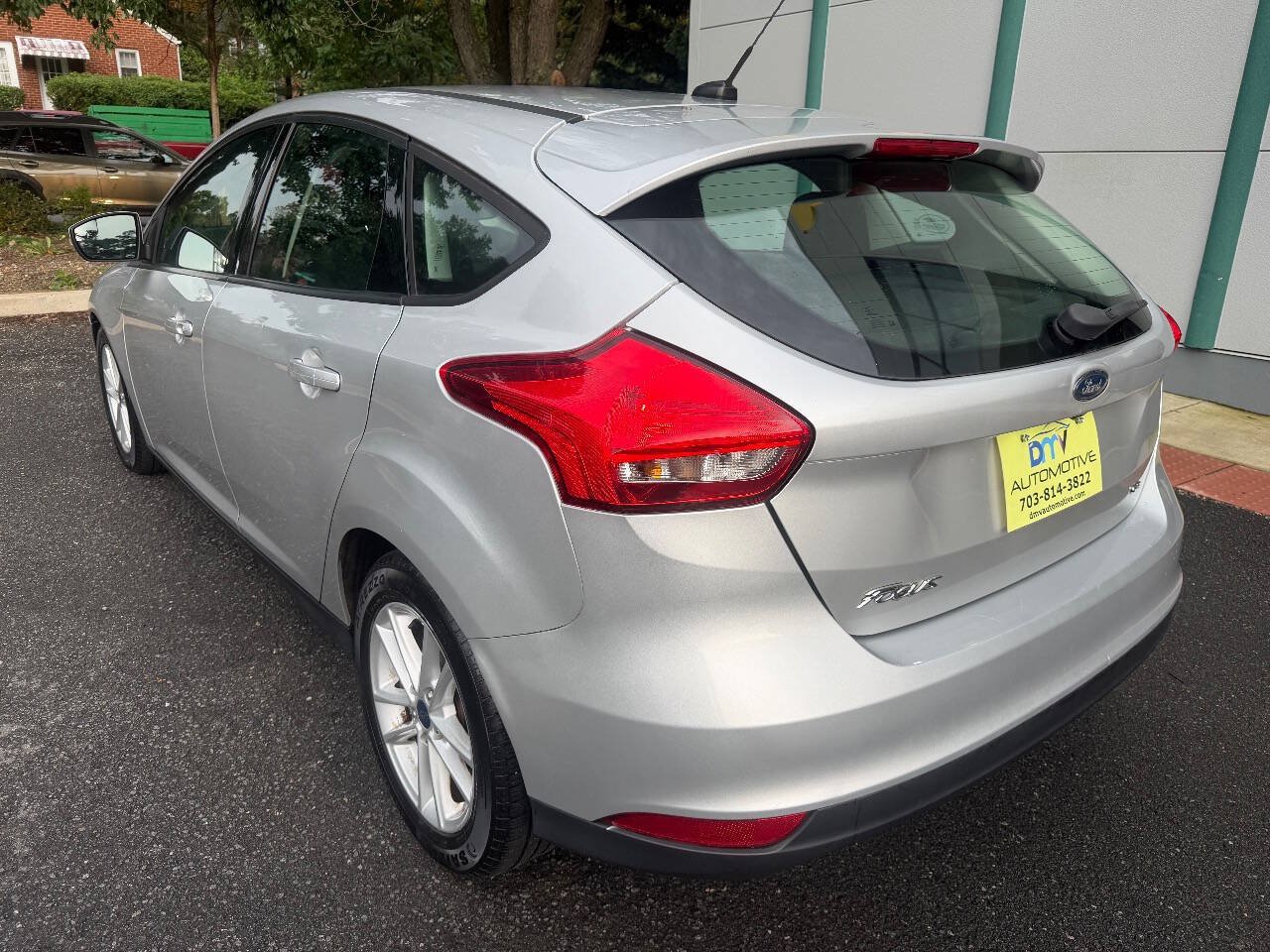 Used 2015 Ford Focus SE w/ SE Cold Weather Package FWD image 4