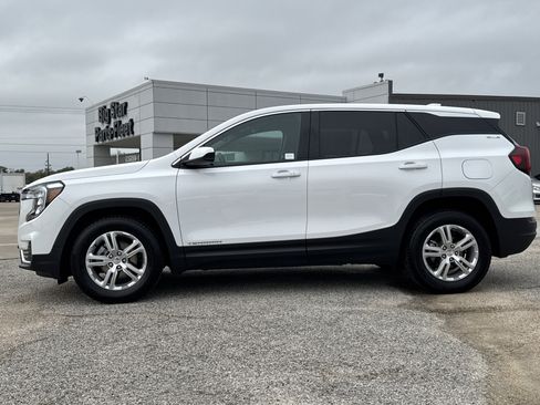 Used 2024 GMC Terrain SLE image 14