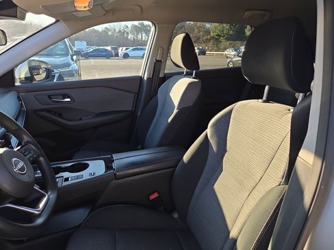 Used 2022 Nissan Rogue SV image 8